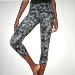 Athleta Salutation Capri
